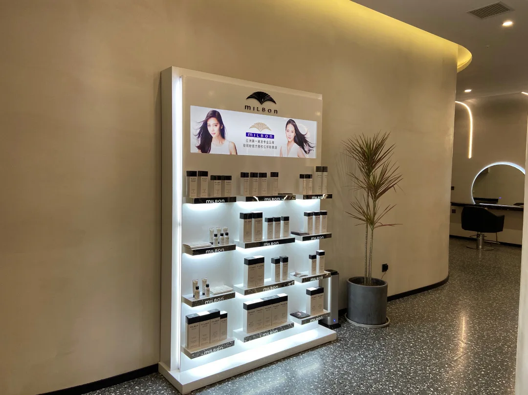 Makeup Showcase Retail Shop In - огляд і ціна Interior Design Nail Salon